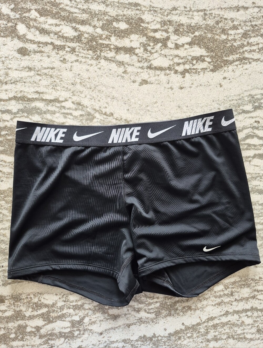 Nike Women's Logo Tape Kickshort New Size Large - Picture 2 of 2